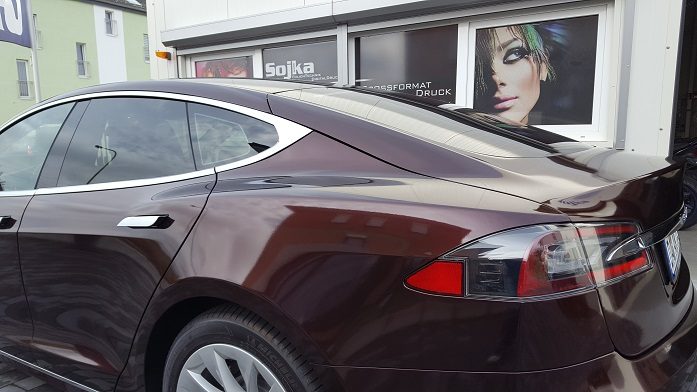 ref-vollbeklebung-tesla-burgund-03
